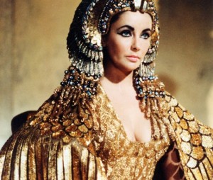 BG_Elizabeth_Taylor_cape_worn_for_iconic_scenes_in_Cleopatra