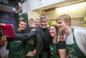 George_Clooney-George_Clooney_cafe_indigentes-George_Clooney_Escocia_MILIMA20151112_0109_11