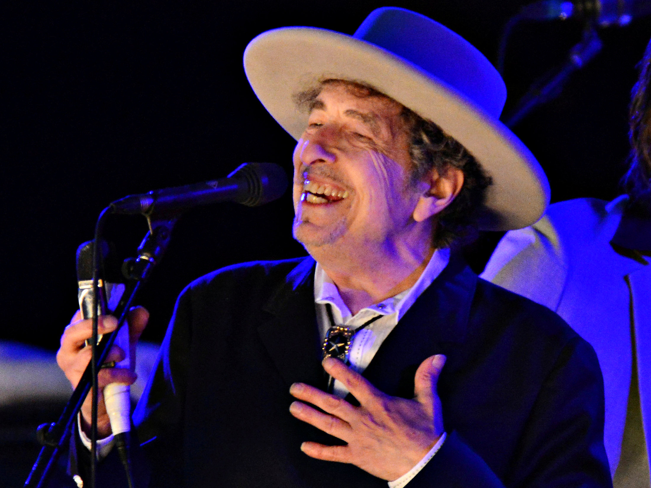 U.S. musician Bob Dylan performs during on day 2 of The Hop Festival in Paddock Wood, Kent on June 30th 2012. REUTERS/Ki Price/Files