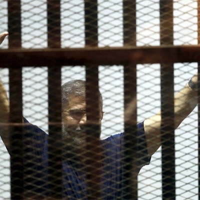  Justicia egipcia aplaza dictamen final sobre pena de muerte a ex presidente Mursi