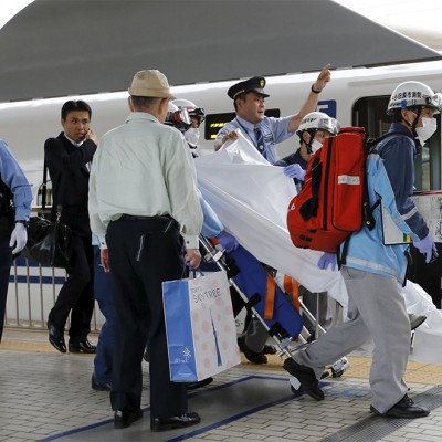  Hombre se prende fuego en tren en Japón; al menos 2 muertos