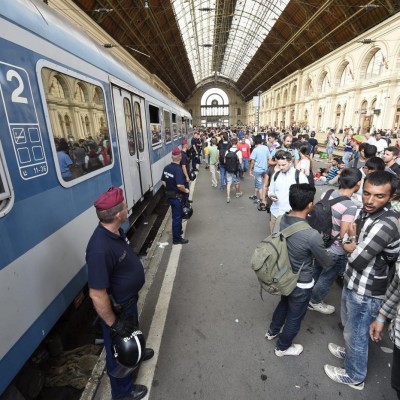  Refugiados se niegan a abandonar trenes para no pedir asilo en Dinamarca
