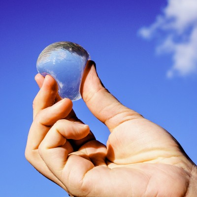  Comer esferas de agua, opción para reducir la contaminación
