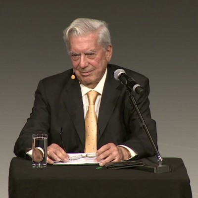  “El periodismo ya se usa para divertir”: Vargas Llosa