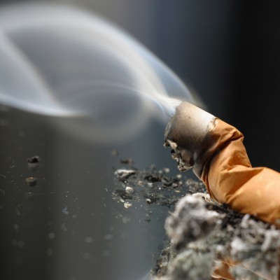  Fumar podría ocasionar dolor de espalda