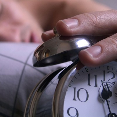  Dormir menos de ocho horas provoca sobrepeso