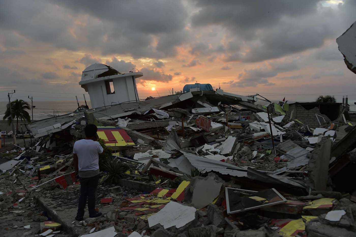  Ya son 525 los fallecidos por terremoto en Ecuador