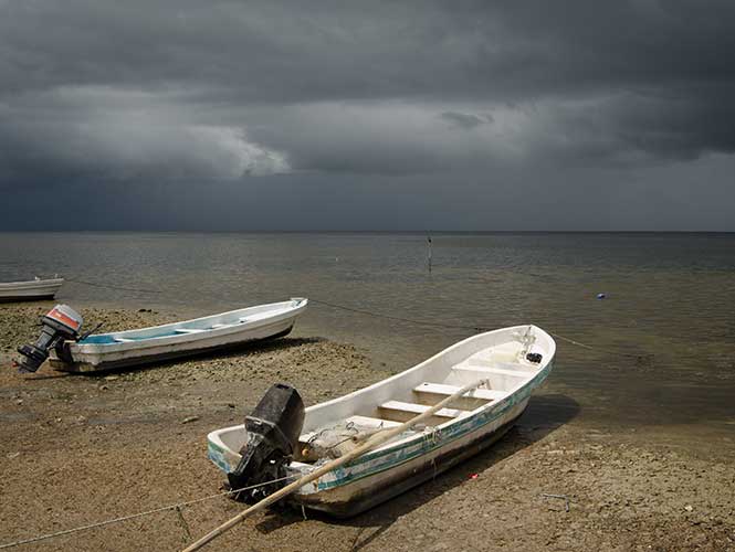  Tras tromba, rescatan cuerpos de 3 pescadores en Campeche