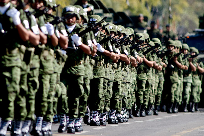  Militares y policías torturan a mexicanos