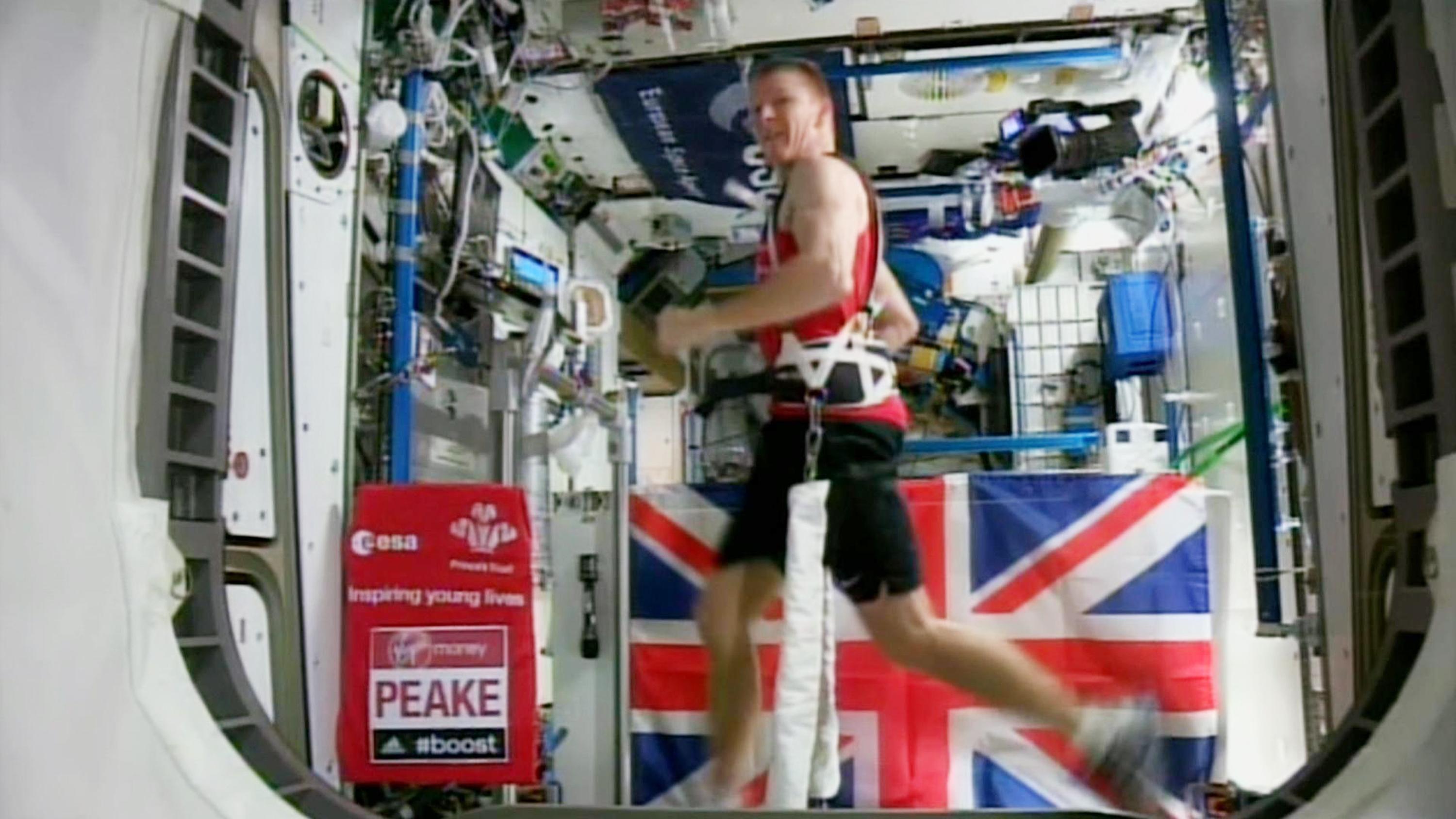  (Video) Desde el espacio, astronauta completa maratón de Londres