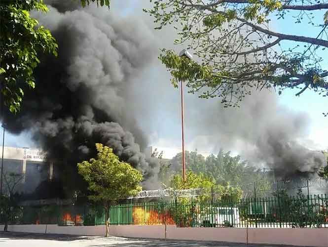  Encapuchados realizan quemas en la Secretaría de Educación de Chiapas