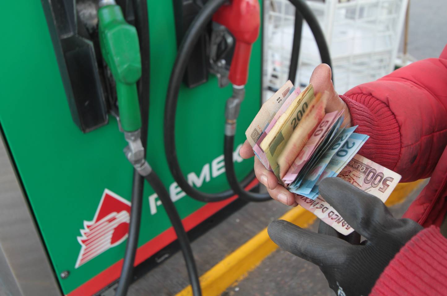  Costo de gasolina se incrementará hasta un 20% en enero