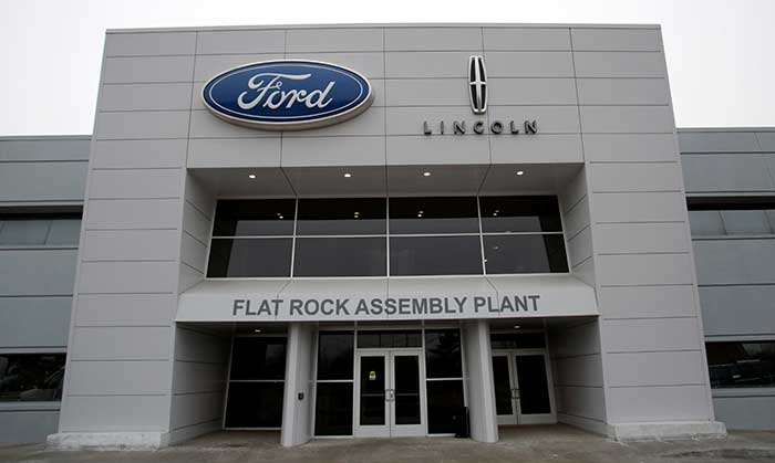  Trump agradece a Ford por cancelar planta en México
