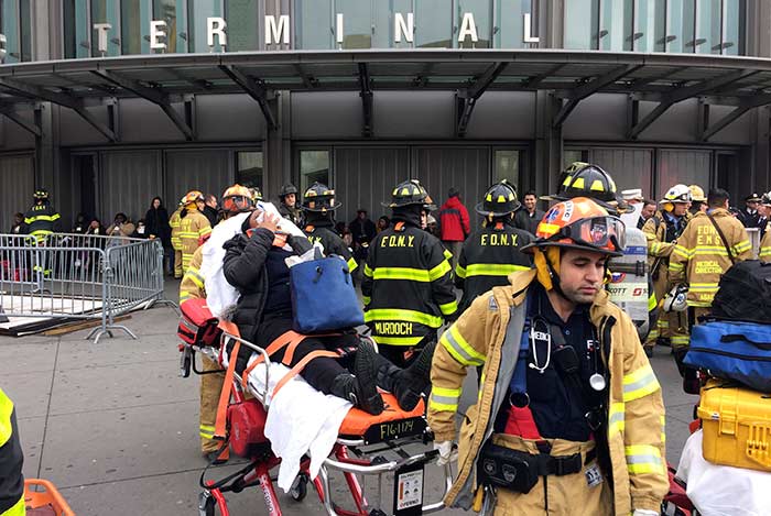 Se descarrila tren en Nueva York; al menos 76 heridos