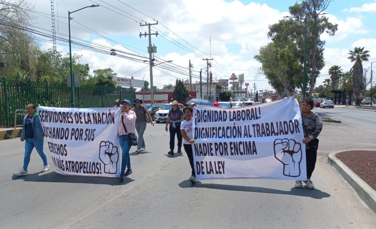  (VIDEO) Servidores de la Nación marchan contra el delegado del Bienestar en SLP
