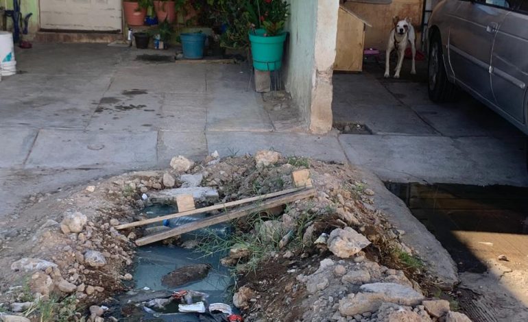  Fuga de aguas residuales en Villa Jazmín: un año de desatención por parte del Interapas