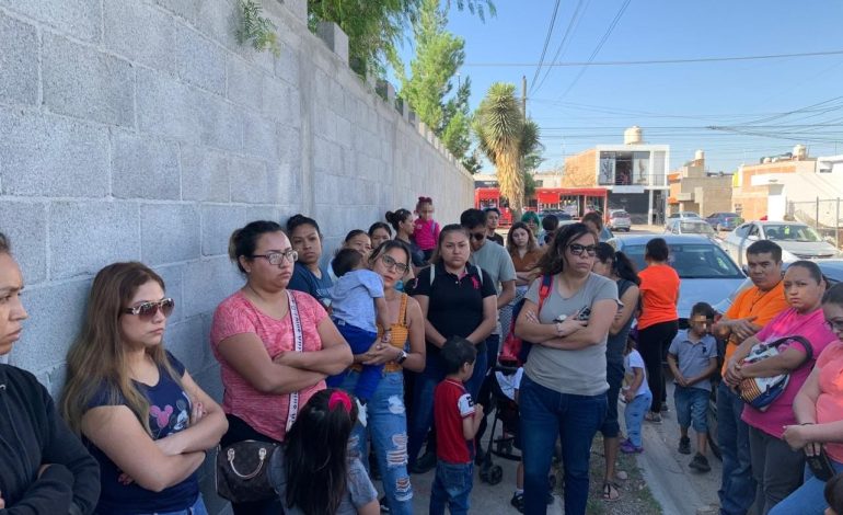  Familias protestan por irregularidades en Jardín de Niños Rosa María Carranza