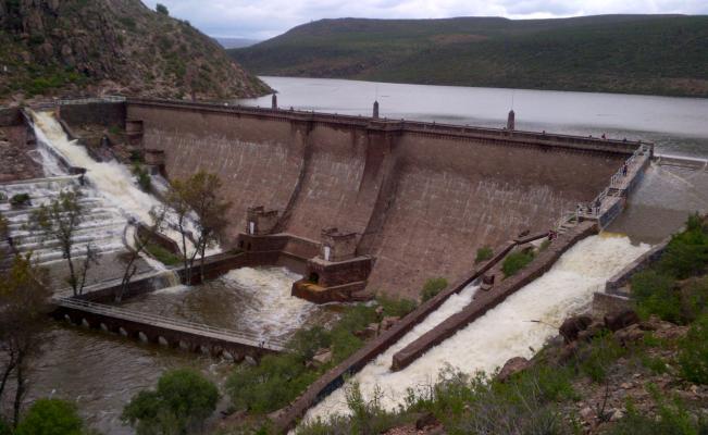  Advierten expertos de la UASLP riesgo de derrumbe en la presa San José