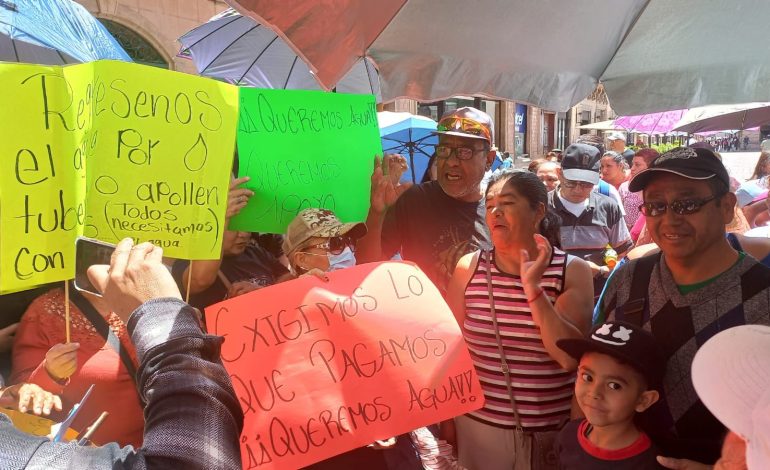  Desde Pozos protestan frente a Palacio por falta de agua y recolección de basura