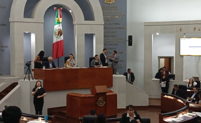  Diputados se confrontan por desabasto de medicinas e insumos en SLP