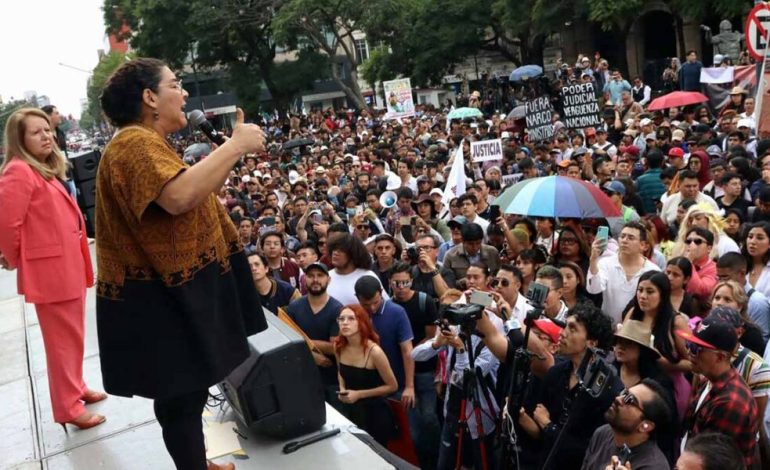  Guajardo Barrera critica la participación de ministras de la SCJN en manifestaciones a favor de reformas