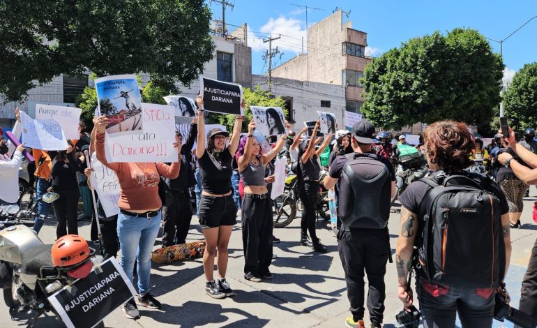  Repartidores en motocicleta se suman a la exigencia de justicia para Dariana