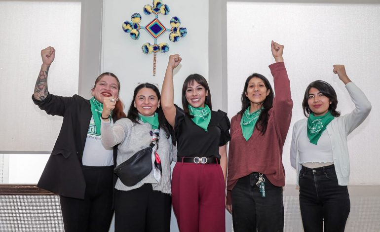  Colectivas acuden al Congreso de SLP y exigen cumplir sentencia que ordena despenalizar el aborto