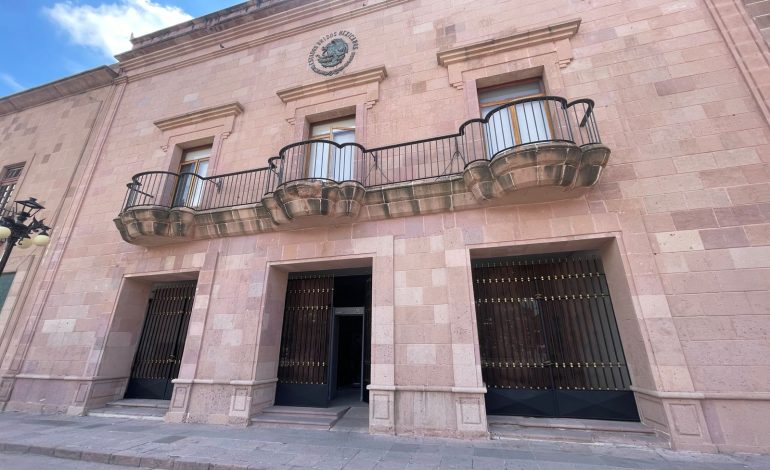  Retiran vallas que “blindaban” el Congreso de SLP