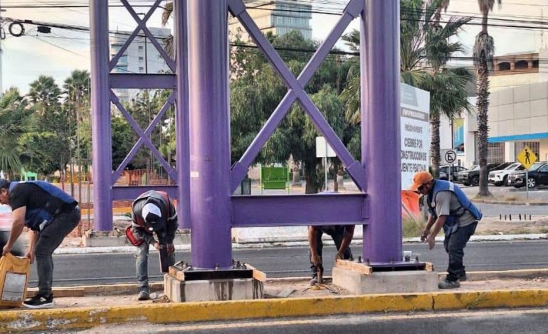  Puente peatonal de Alpes ya se encuentra en uso sin estar concluido